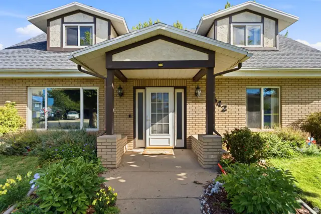 642 W Applewood Dr N, Centerville, UT 84014 - #3