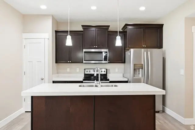 9289 S Castlebury Ct, Sandy, UT 84094 - #3