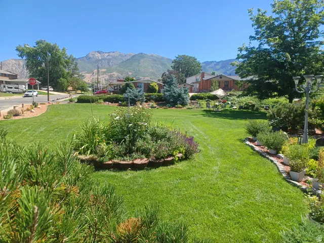 689 E Lavina Dr S, South Ogden, UT 84403 - #3
