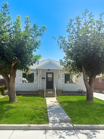 7811 S Oak St, Sandy, UT 84092