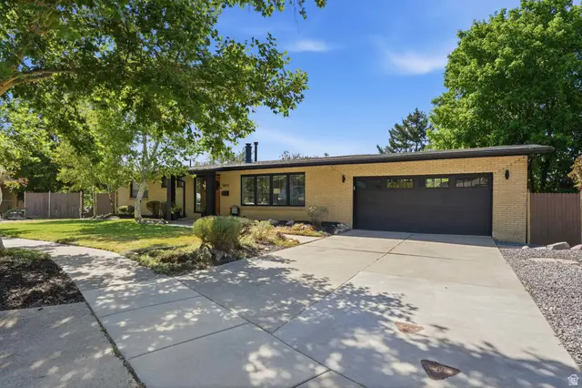5842 S Fontaine Bleu Cir, Murray, UT 84121 - #3