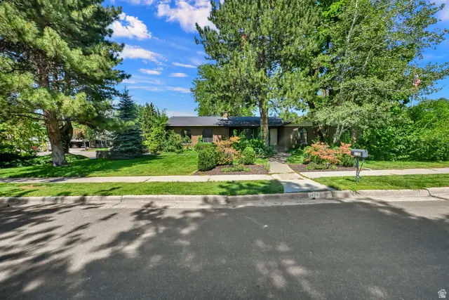 1433 E Estrellita Dr, Sandy, UT 84093 - #2