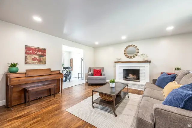 208 N Oakleaf Ln, North Salt Lake, UT 84054 - #2