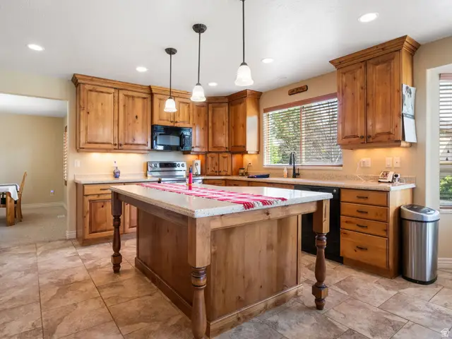 10403 S Walnut Canyon Ln, South Jordan, UT 84009 - #2