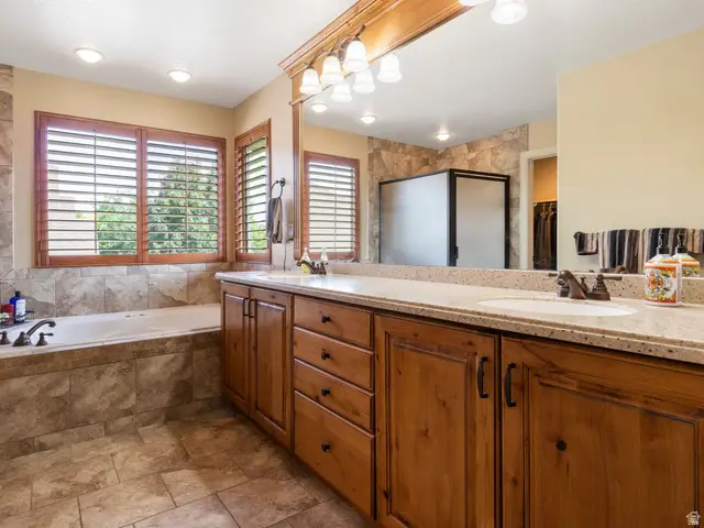 10403 S Walnut Canyon Ln, South Jordan, UT 84009 - #3