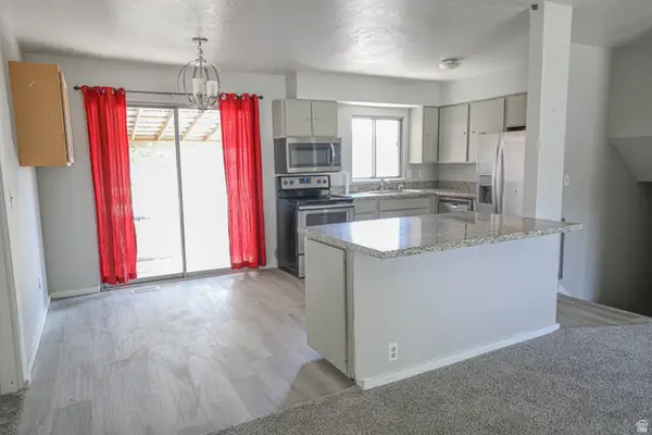 956 N 1175 W, Clinton, UT 84015
