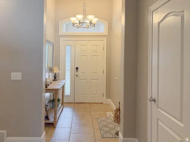 1087 Banbury Dr, Syracuse, UT 84075 - #2