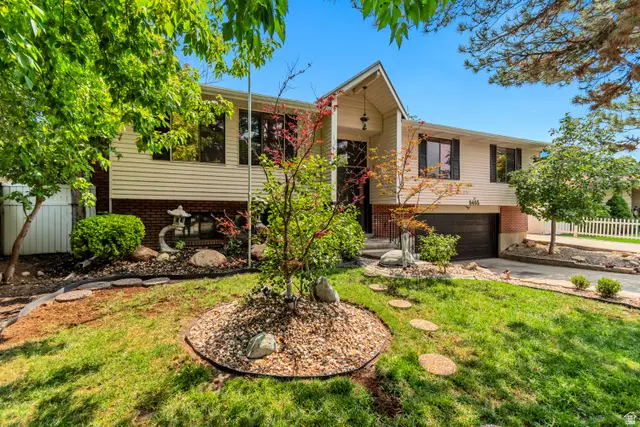 9495 S Pinedale Cir, Sandy, UT 84092 - #2