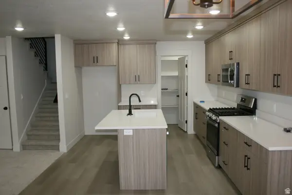1348 S Mountain Rd E, Ogden, UT 84404