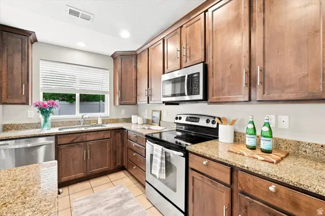 998 N Cambria Dr W, North Salt Lake, UT 84054 - #3