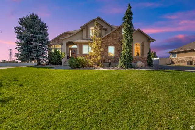 686 Wellington Dr, Kaysville, UT 84037 - #1