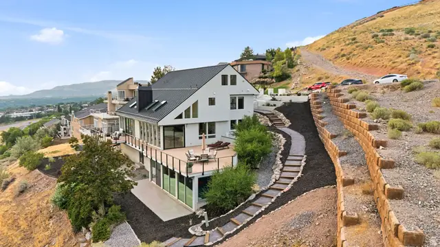 2558 S Scenic Dr E, Salt Lake City, UT 84109 - #2