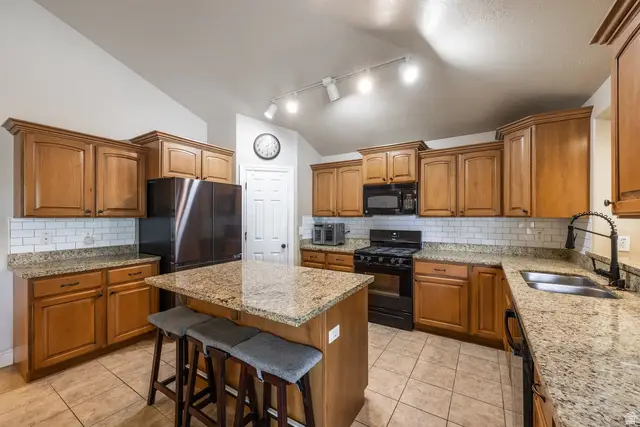 6372 W Cerro Ln S, West Valley City, UT 84128 - #3