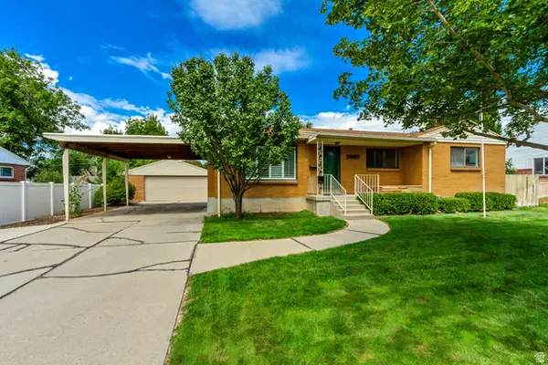 2067 E Sahara Dr, Holladay, UT 84124