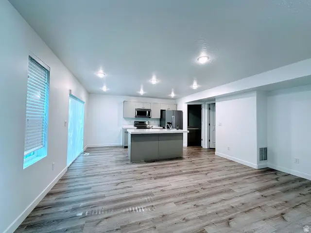 625 S Plum Creek Ln, Ogden, UT 84404 - #2