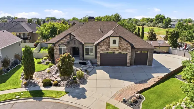 1084 E Loch Lomond Cir, Syracuse, UT 84075 - #2