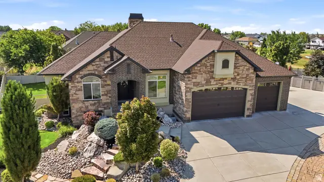 1084 E Loch Lomond Cir, Syracuse, UT 84075 - #3