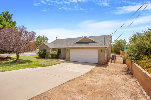 425 W Center St, La Verkin, UT 84745 - #2