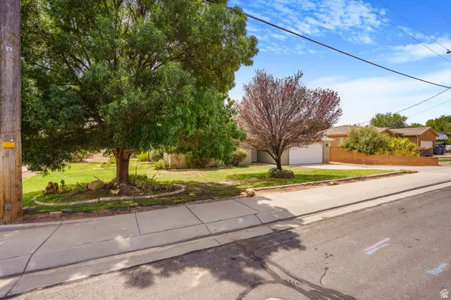 425 W Center St, La Verkin, UT 84745 - #3