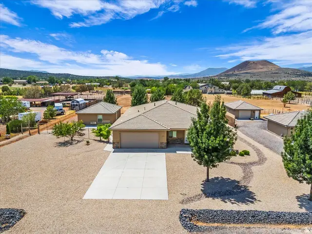 1129 N Horsemans Park Dr, Dammeron Valley, UT 84783 - #3