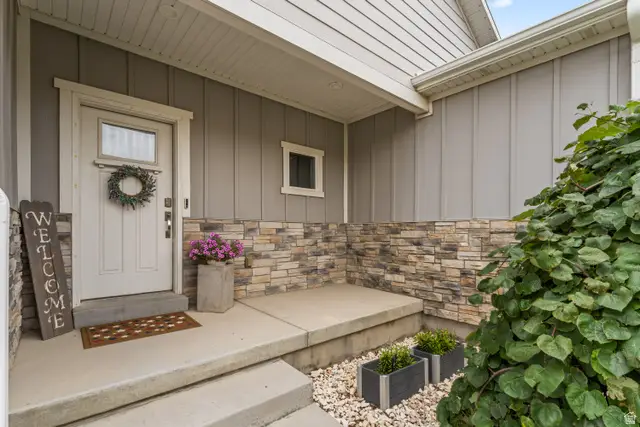 614 W Regent Garden Ln, Bluffdale, UT 84065 - #2