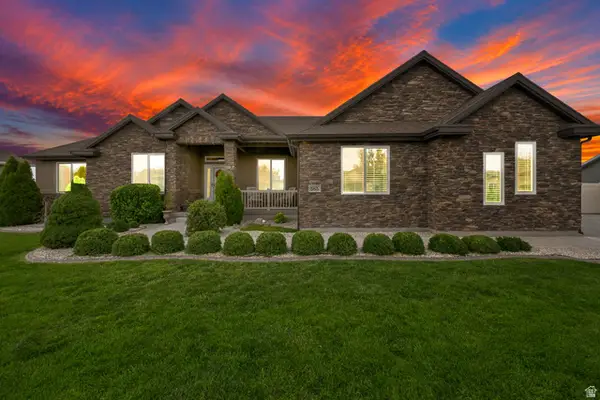 585 E Coach Ln, Grantsville, UT 84029