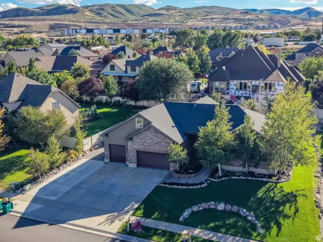 15596 S Broken Arrow Dr W, Bluffdale, UT 84065 - #2