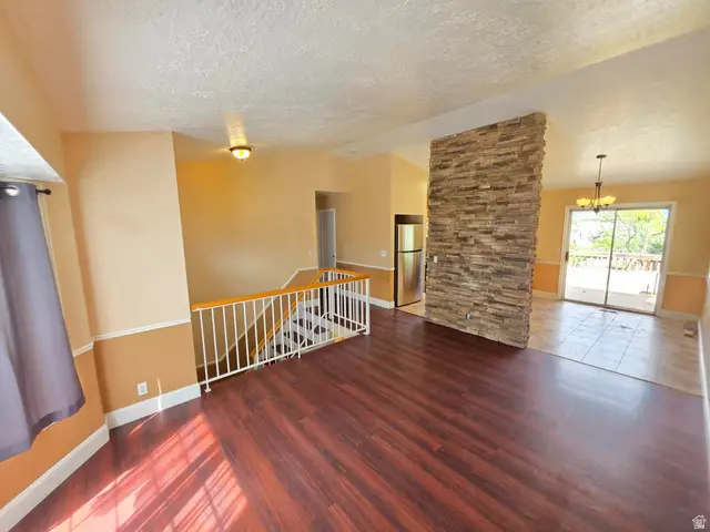 6101 S Dewdrops Dr, Kearns, UT 84118 - #2