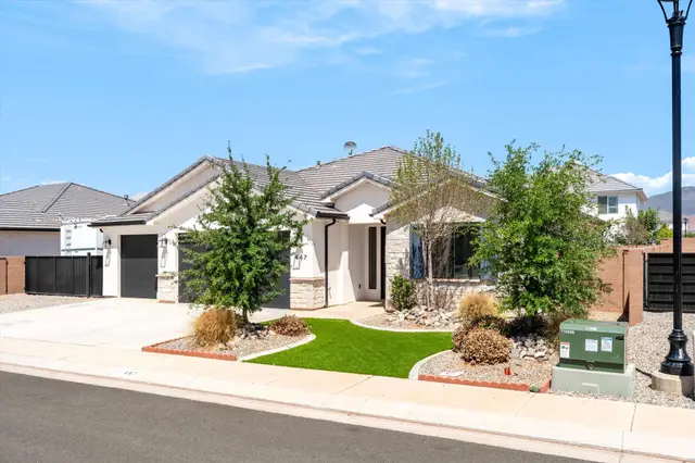 447 E 4290 S, Washington, UT 84780 - #3