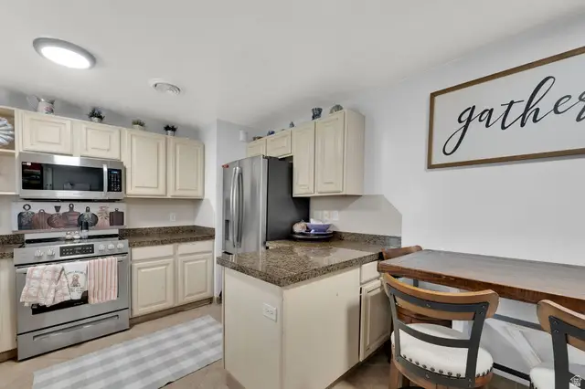 812 E Johnsonway Dr, Sandy, UT 84094 - #2