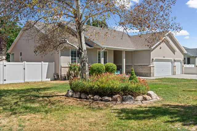 3762 W Elk Valley Ln S, South Jordan, UT 84095 - #2