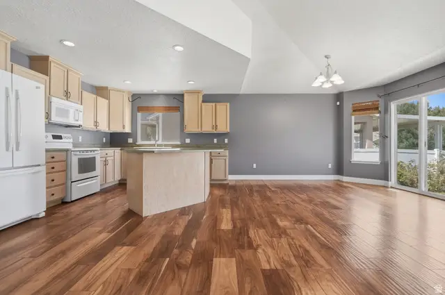 6952 W Hunter Dr, West Valley City, UT 84128 - #3