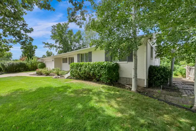 5714 S Laurelwood St, Holladay, UT 84121 - #2