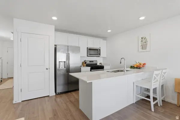 1068 E Scuttlebutt Ln, Saratoga Springs, UT 84045