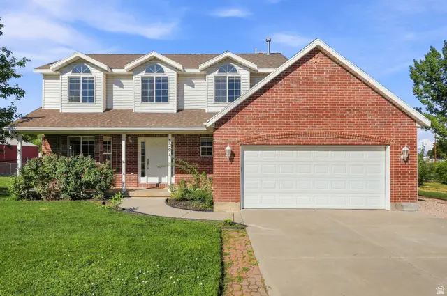 3207 N Pelican Dr, Farr West, UT 84404 - #2