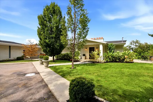 2424 E Oakcrest Ln, Holladay, UT 84121 - #3