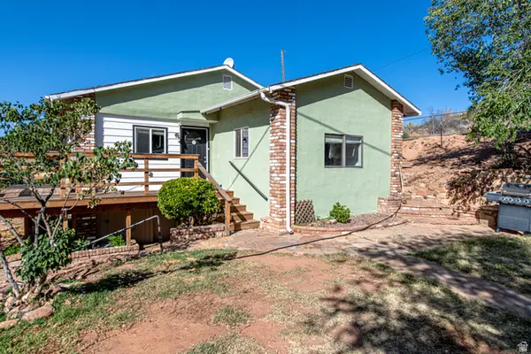 527 N Main St, Hurricane, UT 84737