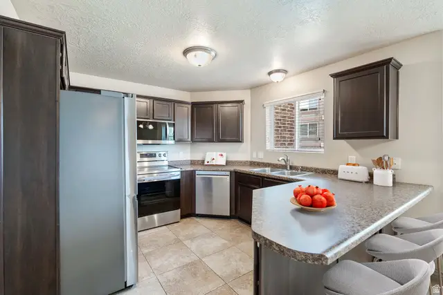 104 E Resaca Dr #E1, Sandy, UT 84070 - #3