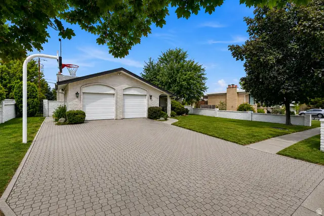 7116 S Ponderosa Dr, Cottonwood Heights, UT 84121 - #2