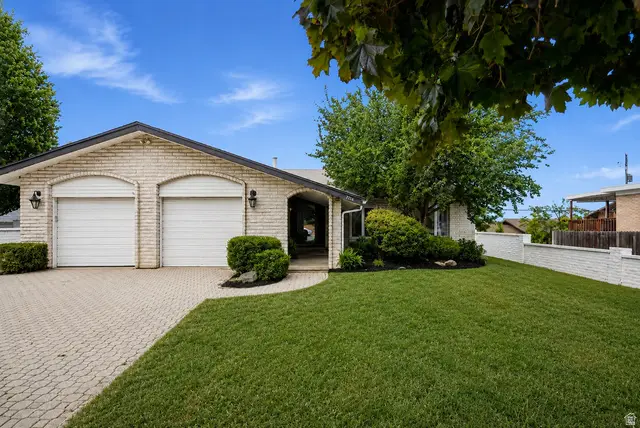 7116 S Ponderosa Dr, Cottonwood Heights, UT 84121 - #3