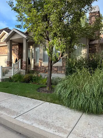 695 S Clearwater Dr E, Layton, UT 84041 - #2