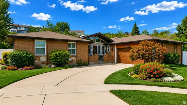 8590 S Snowville Dr, Sandy, UT 84093