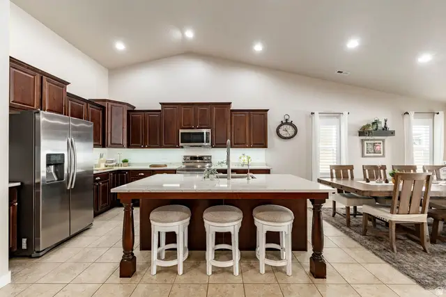 961 N Abbey Dr, North Salt Lake, UT 84054 - #2