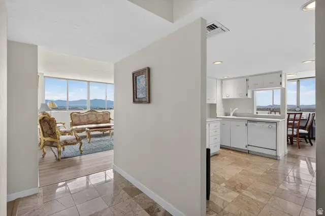 241 N Vine St #402 W, Salt Lake City, UT 84103 - #3