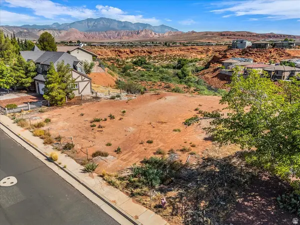 446 Quail Dr, Washington, UT 84780