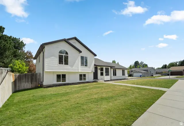 5571 S Dale Amour Dr W, Kearns, UT 84118 - #3