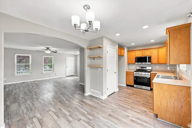3752 E Navajo Dr, Eagle Mountain, UT 84005 - #3