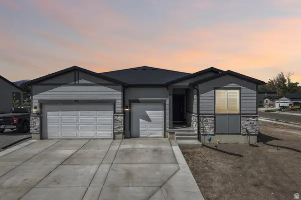 219 N Hatchet Dr W, Grantsville, UT 84029