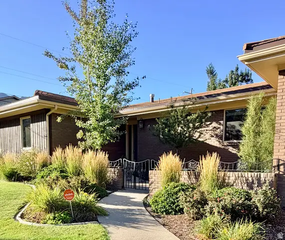 2924 E Robidoux Rd, Sandy, UT 84093 - #2