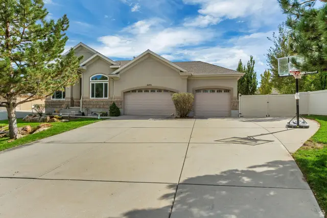 6093 W Heritage Hill Ln, Herriman, UT 84096 - #3